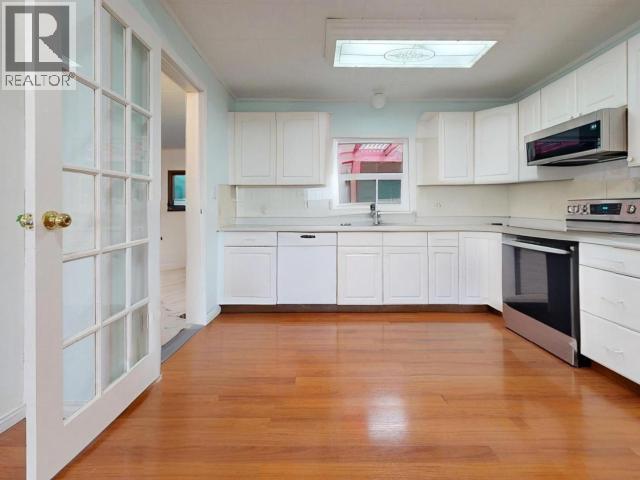 4584 Harvie Ave Property Photo 4