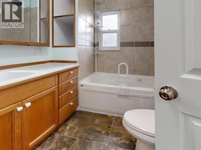 4584 Harvie Ave Property Photo 12