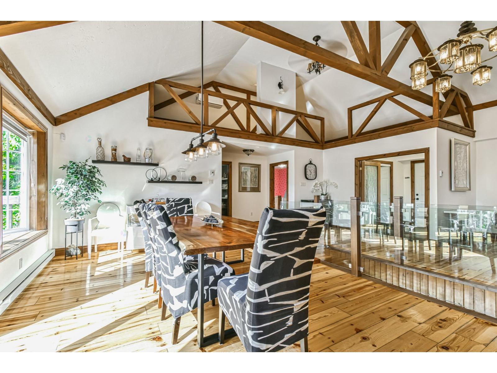 14 Ch. Des Cardinaux Property Photo 15