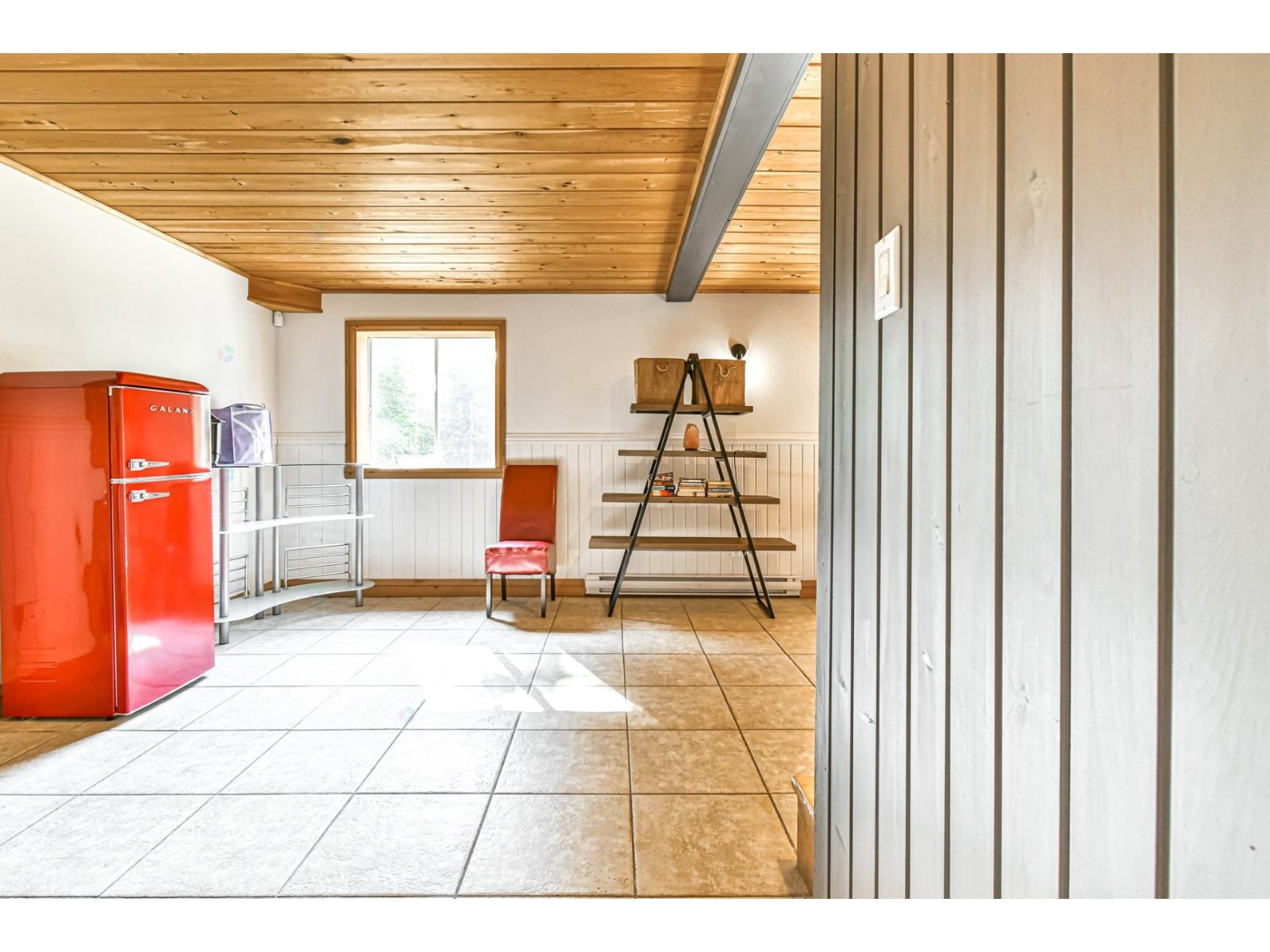 14 Ch. Des Cardinaux Property Photo 46