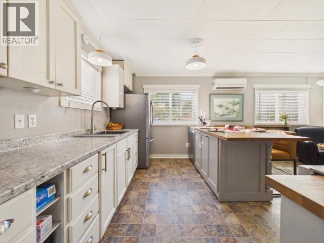 6941 Kamloops Street Property Photo 6