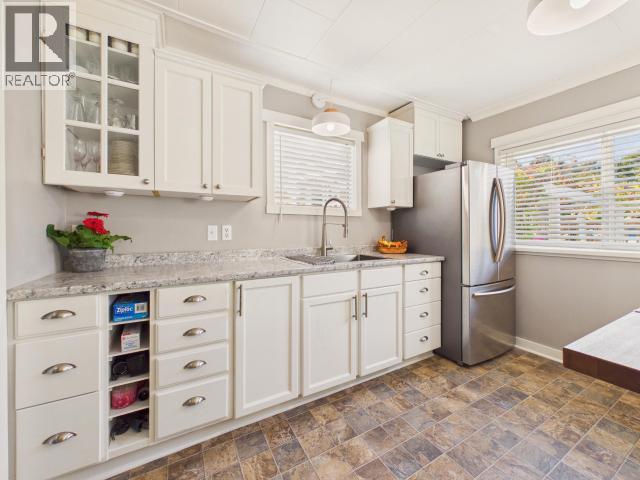 6941 Kamloops Street Property Photo 7