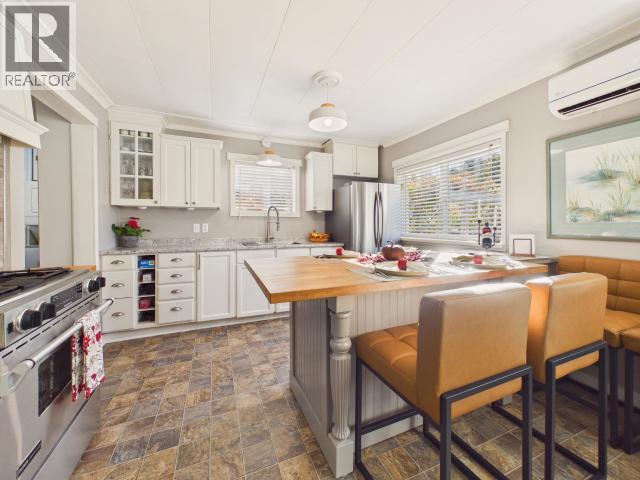 6941 Kamloops Street Property Photo 10