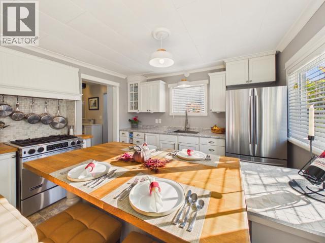 6941 Kamloops Street Property Photo 12