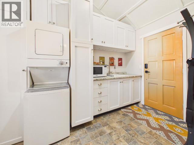 6941 Kamloops Street Property Photo 20