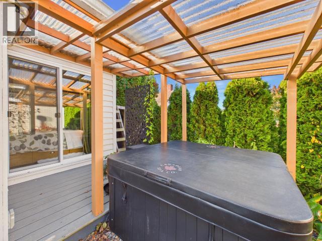 6941 Kamloops Street Property Photo 25