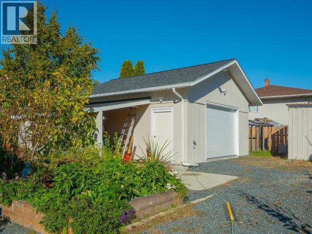 6941 Kamloops Street Property Photo 28