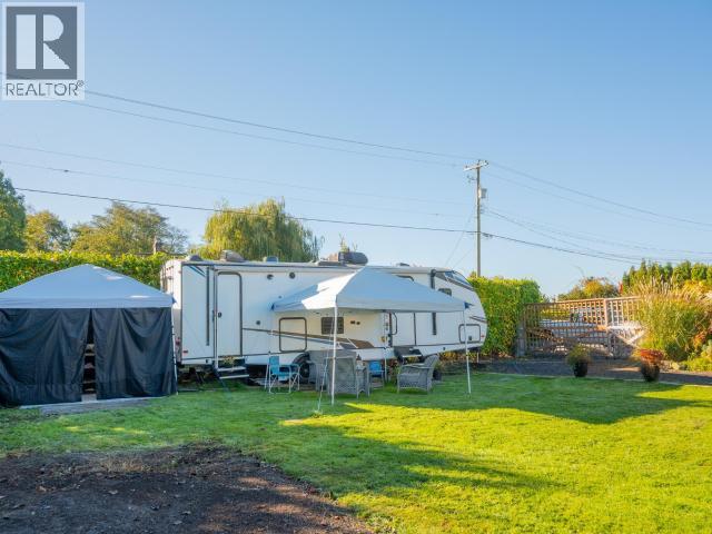 6941 Kamloops Street Property Photo 41