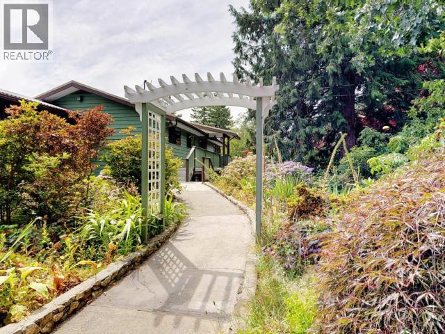 9573 Larson Road Property Photo 2