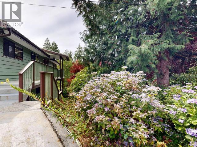 9573 Larson Road Property Photo 3