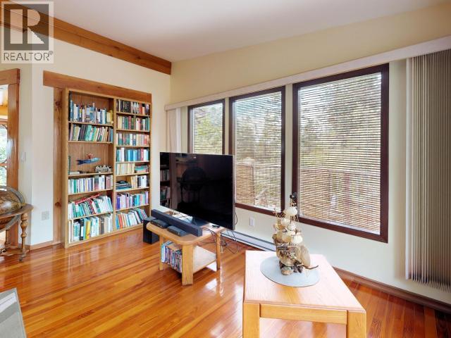 9573 Larson Road Property Photo 7