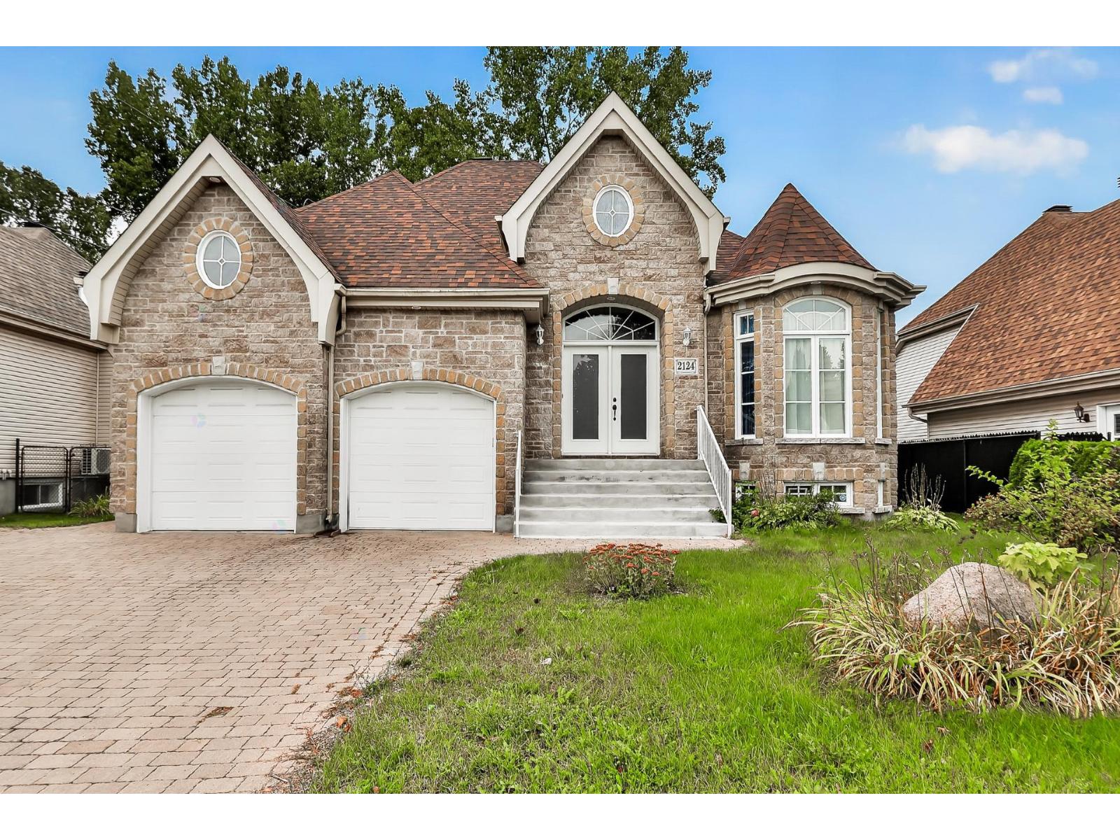 2124 Av. Gérard-Leduc Property Photo 1