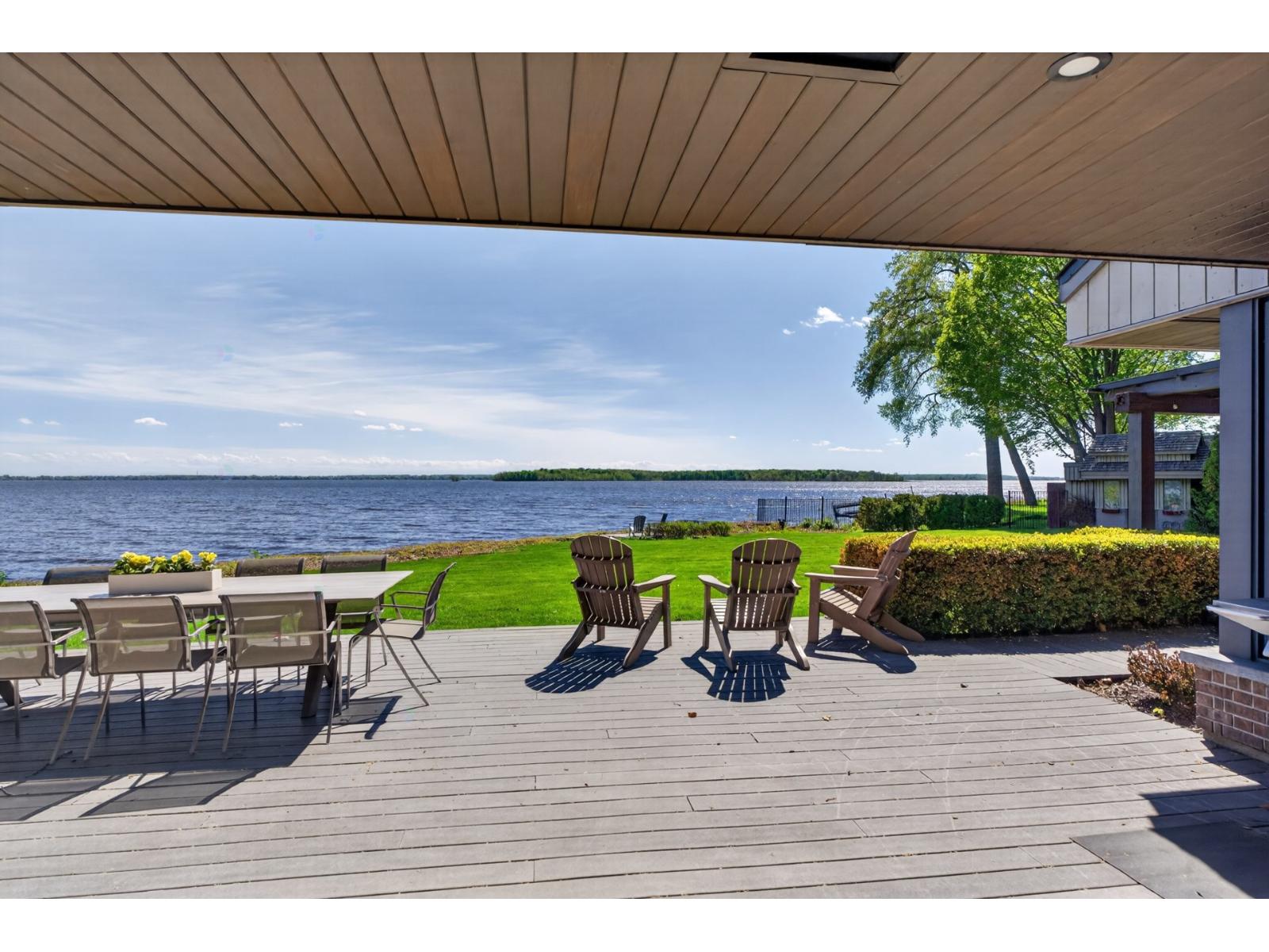 14 Thompson Point Street Property Photo 54