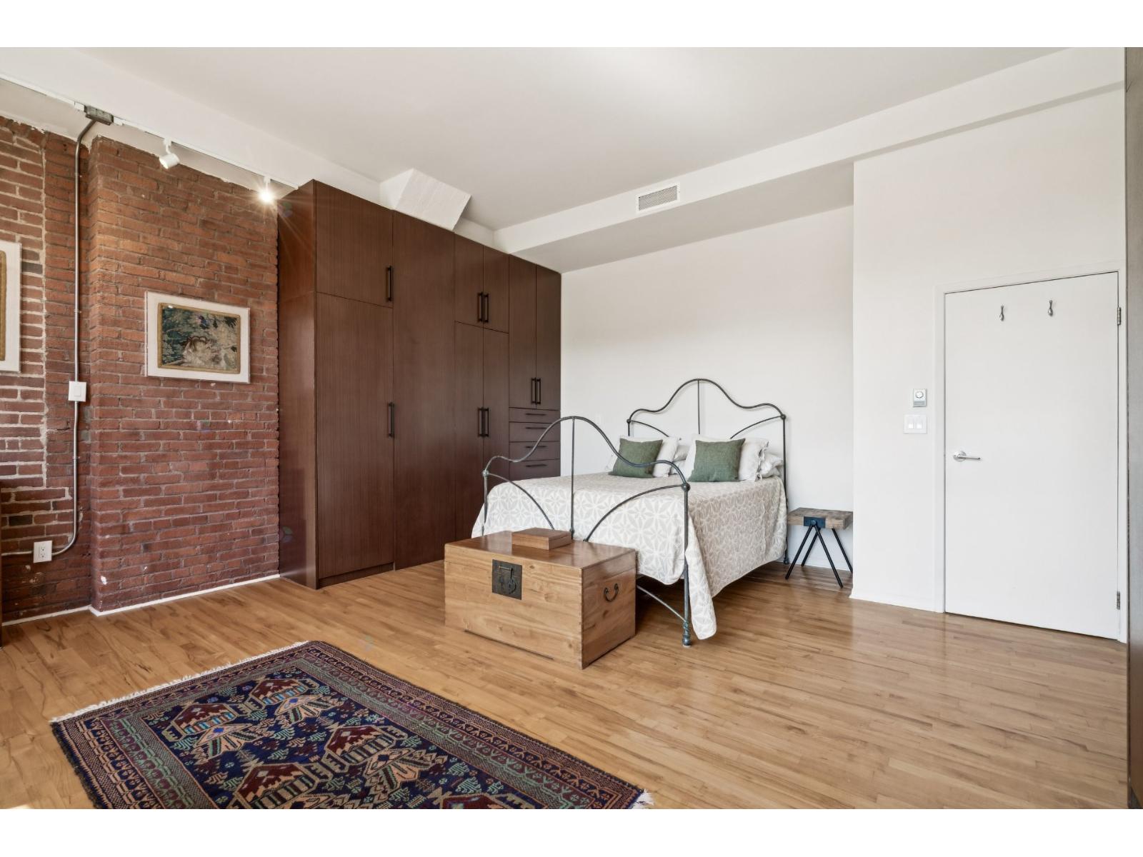 90 Rue Vinet, #111 Property Photo 16