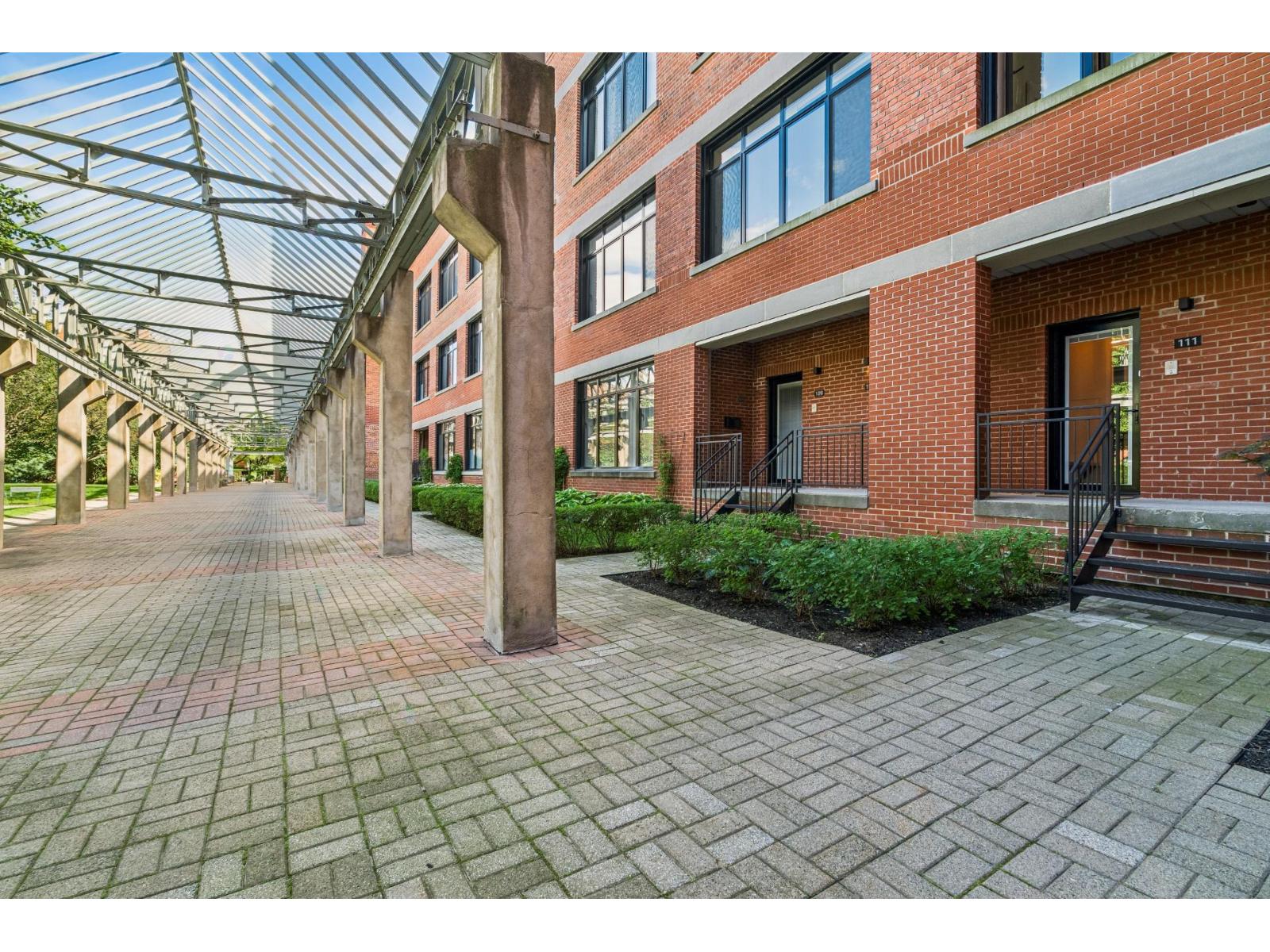90 Rue Vinet, #111 Property Photo 33