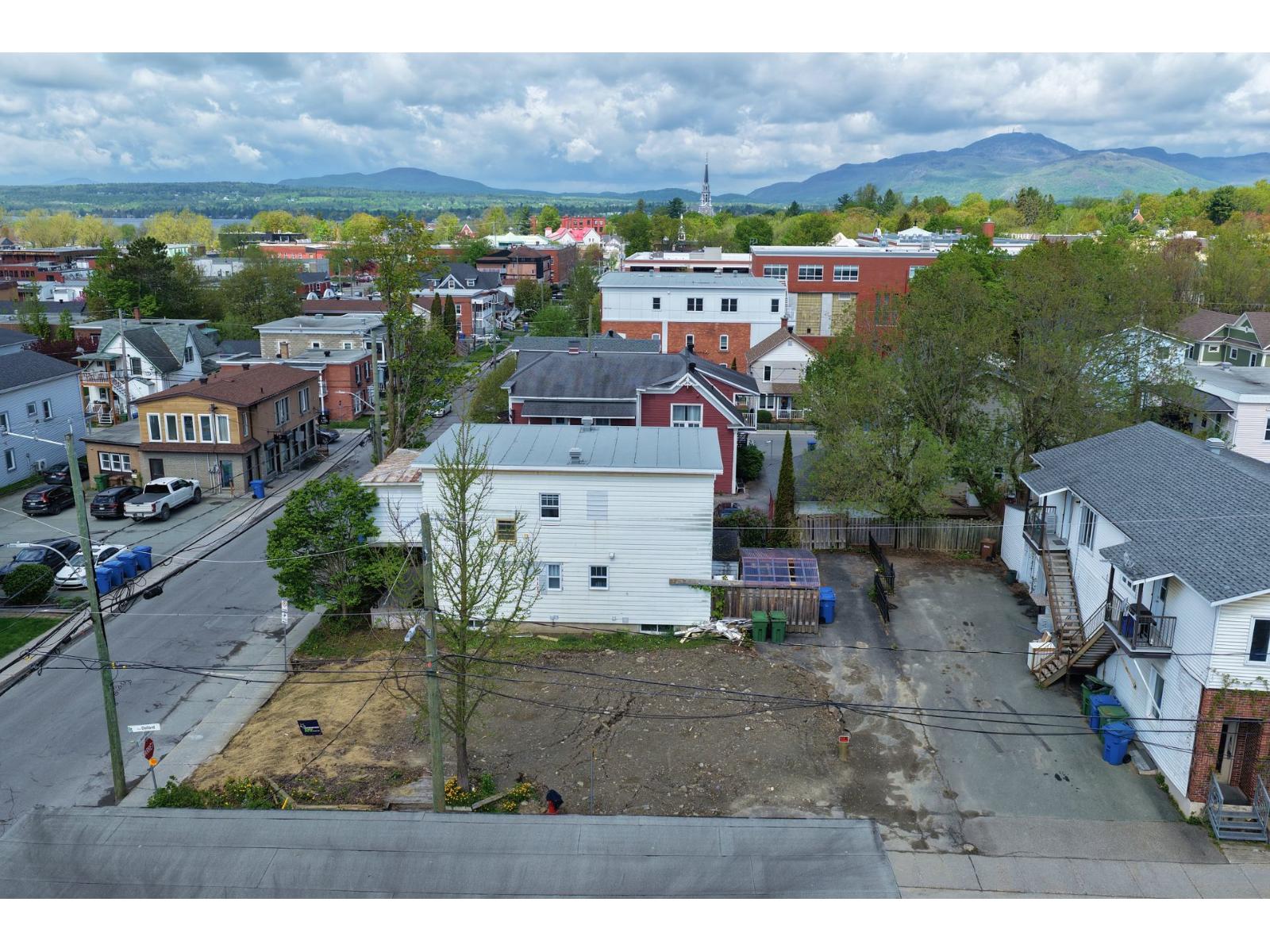 Rue St-patrice O. Property Photo 1