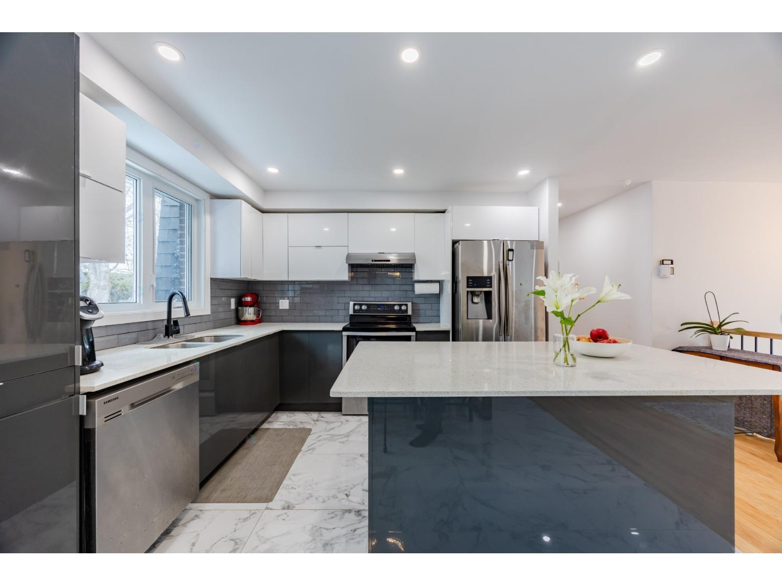 989 Rue Briggs E.