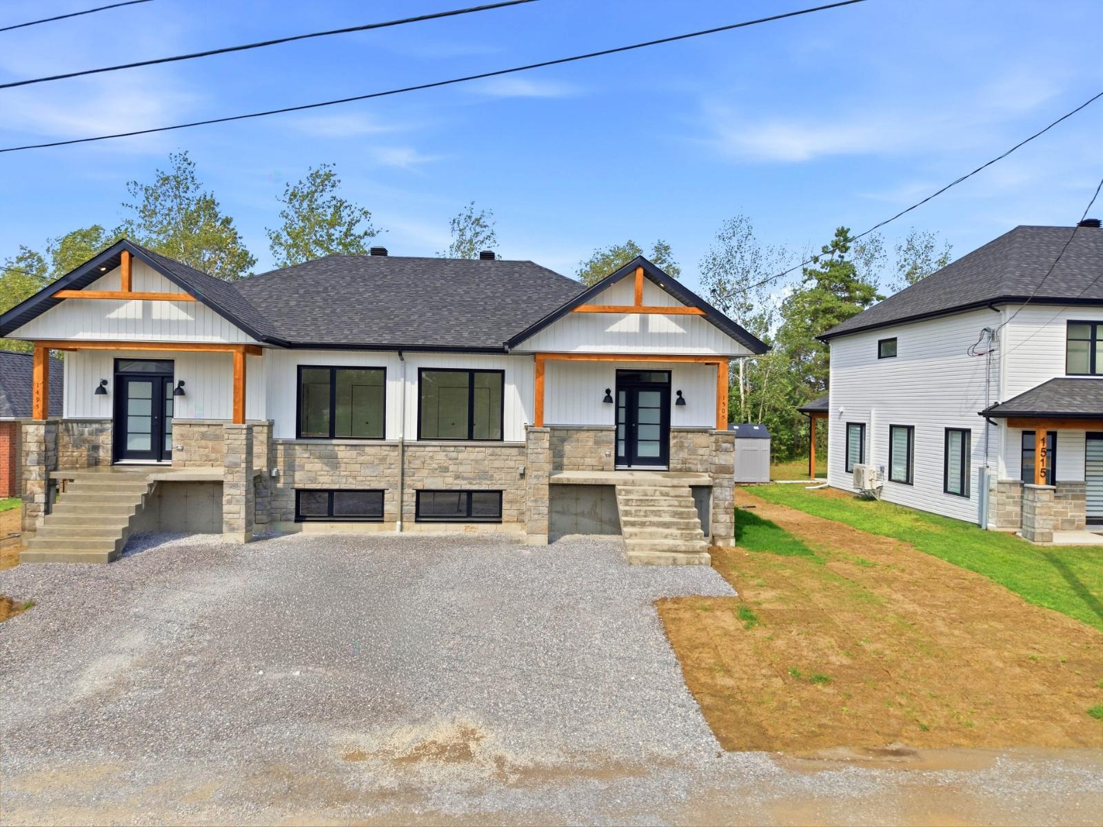1505 Rue Bernier Property Photo 3