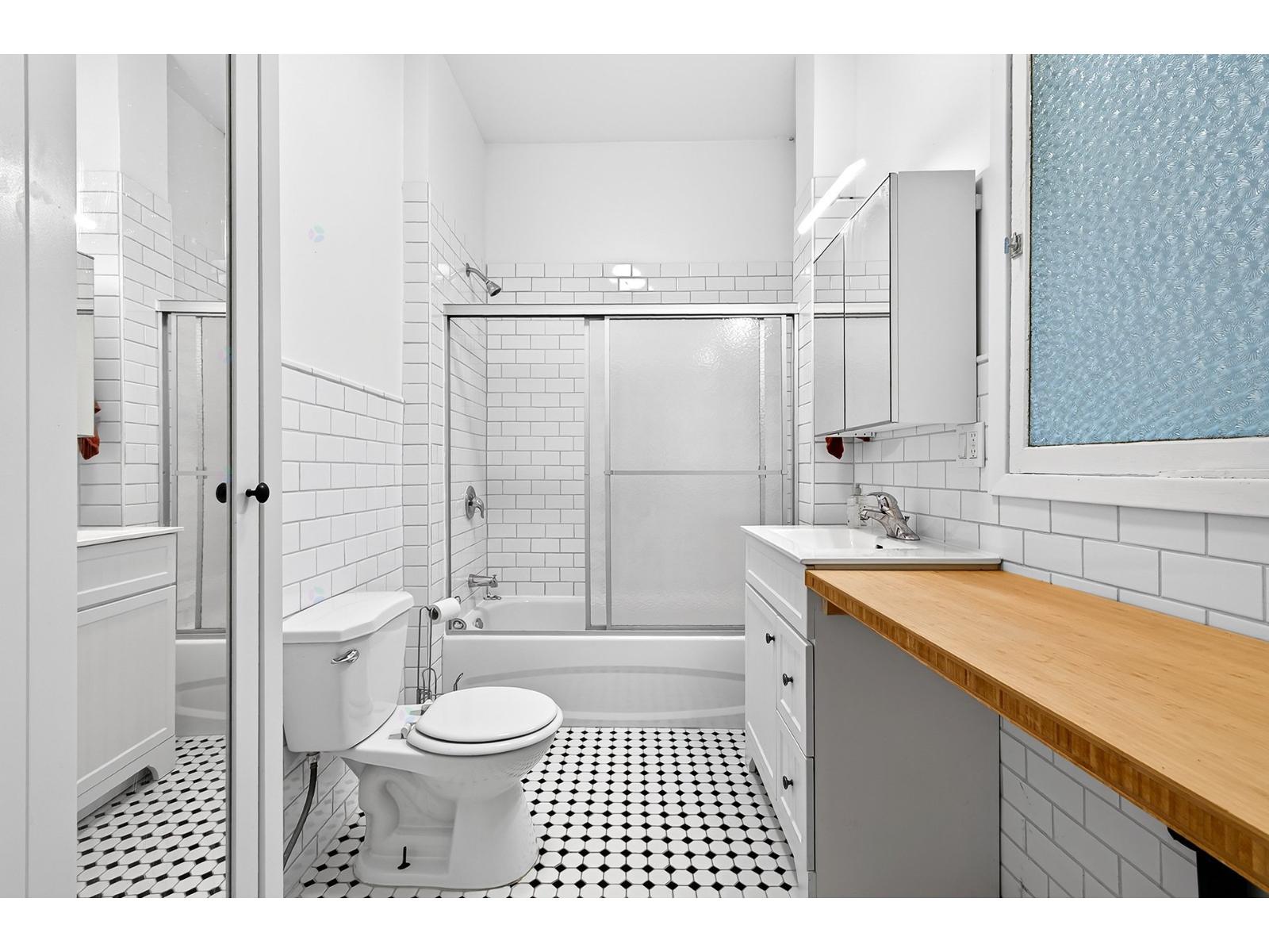 5487 Av. De L'esplanade Property Photo 13