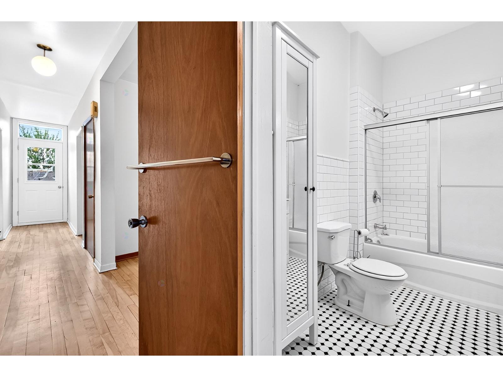 5487 Av. De L'esplanade Property Photo 14
