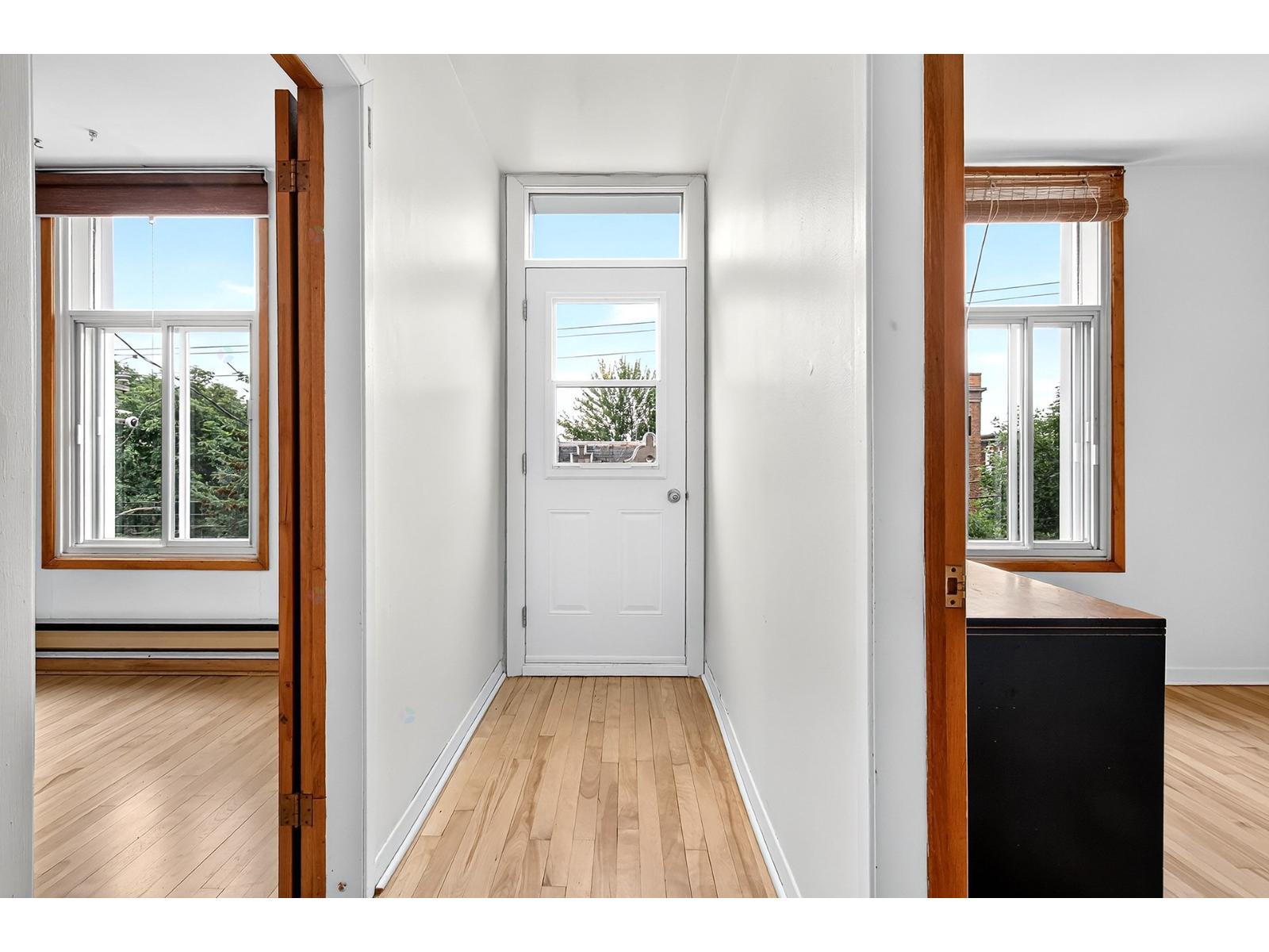 5487 Av. De L'esplanade Property Photo 16