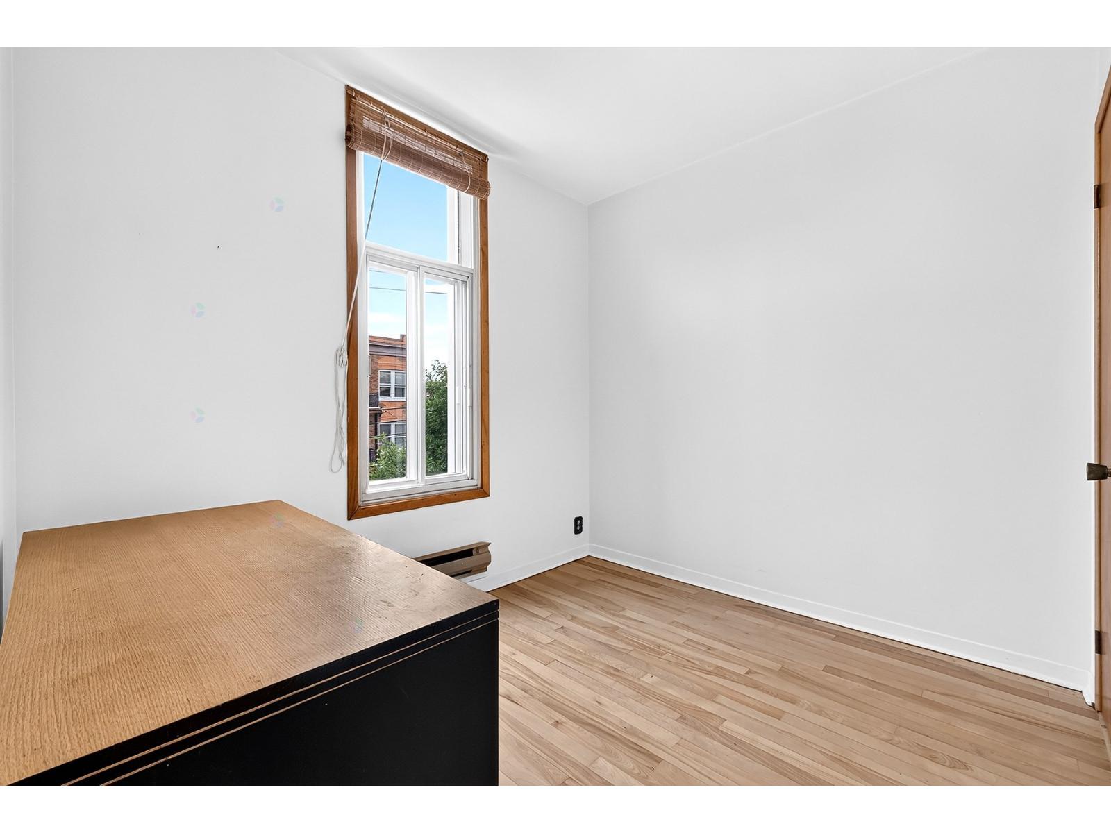 5487 Av. De L'esplanade Property Photo 17