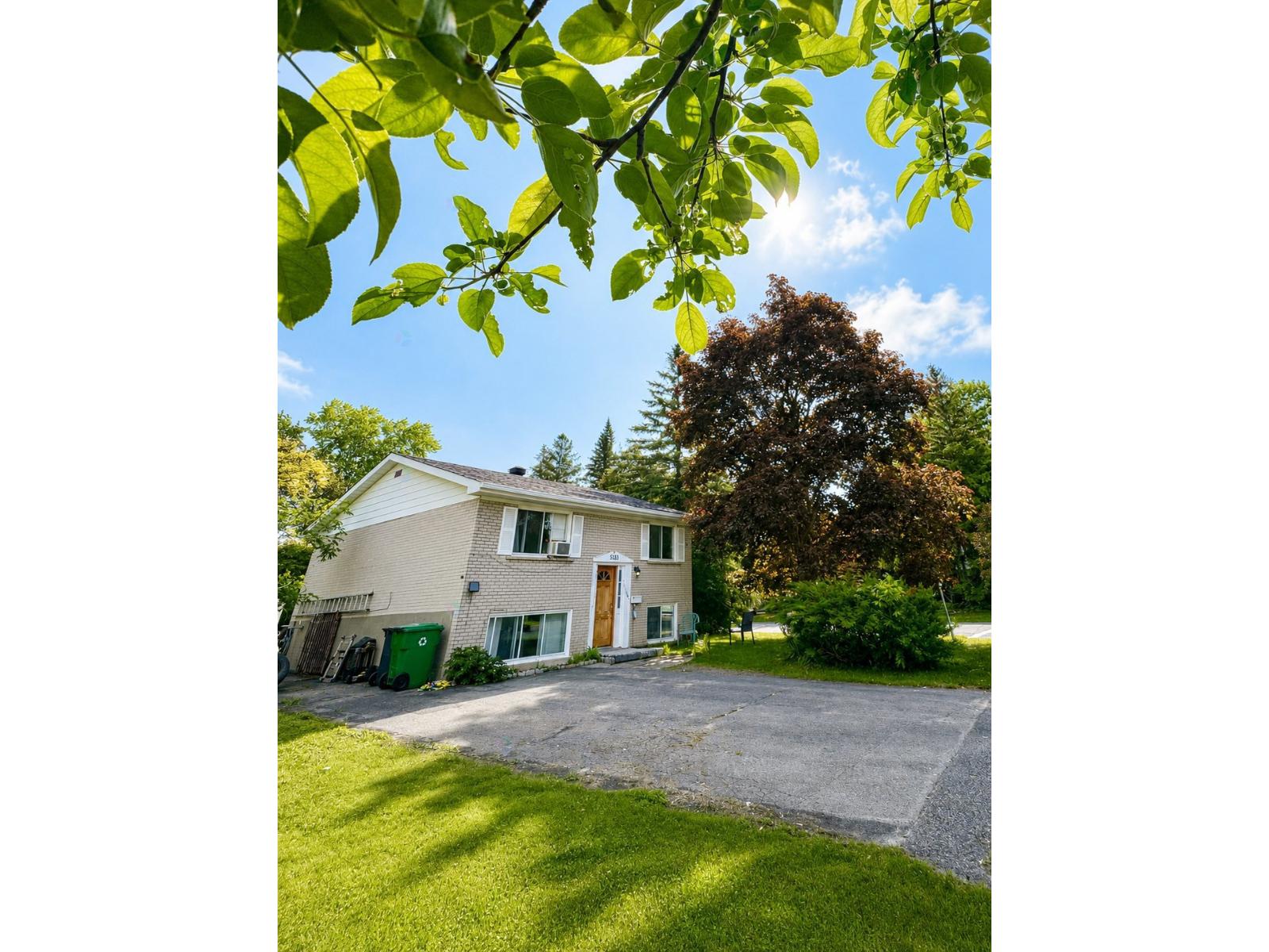 5183 Rue Perron Property Photo 1