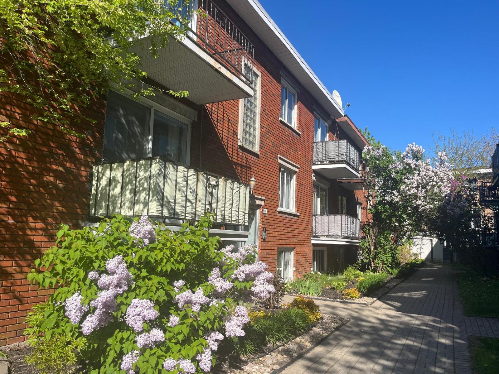 1694 Rue Fleury E.