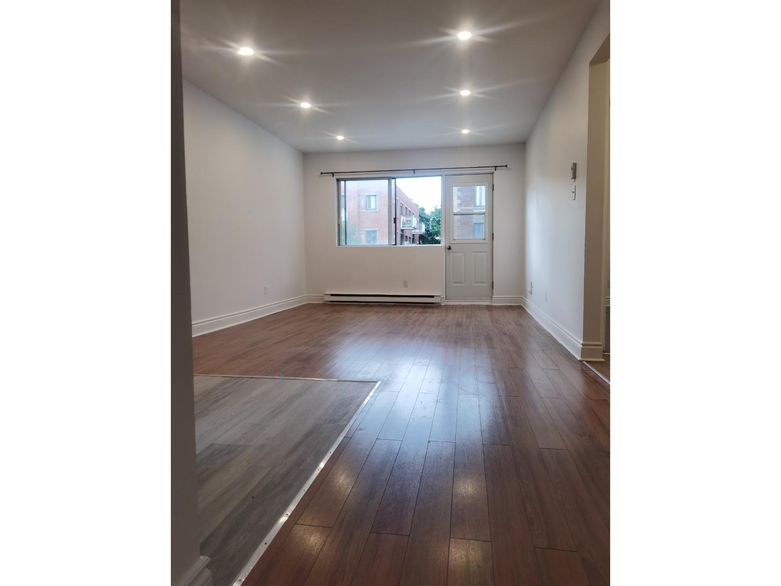 3300 Av. Van Horne, #301 Property Photo 2