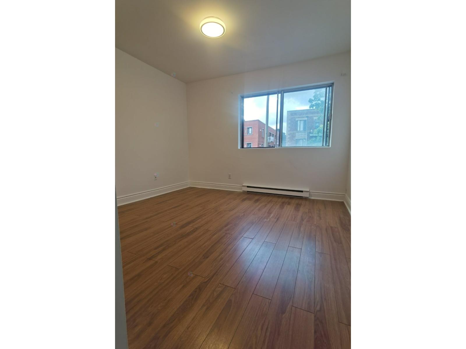 3300 Av. Van Horne, #301 Property Photo 3