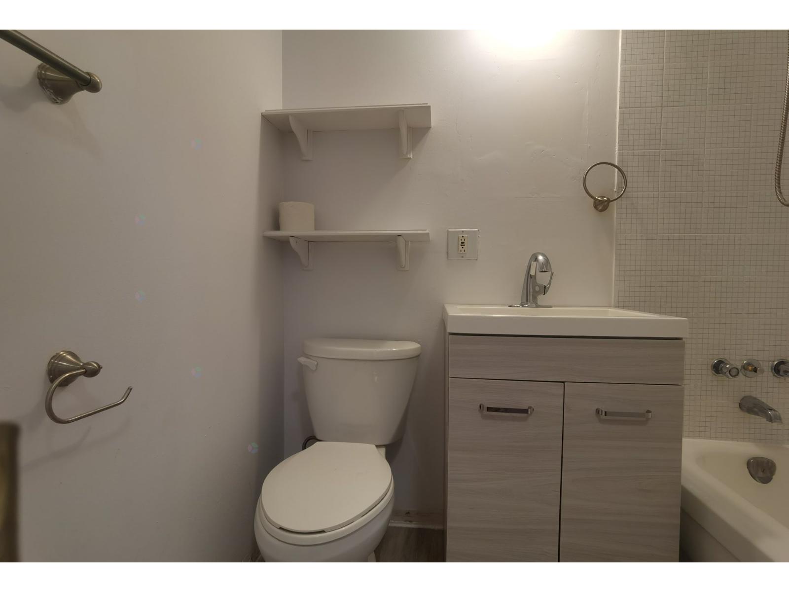 3300 Av. Van Horne, #301 Property Photo 7