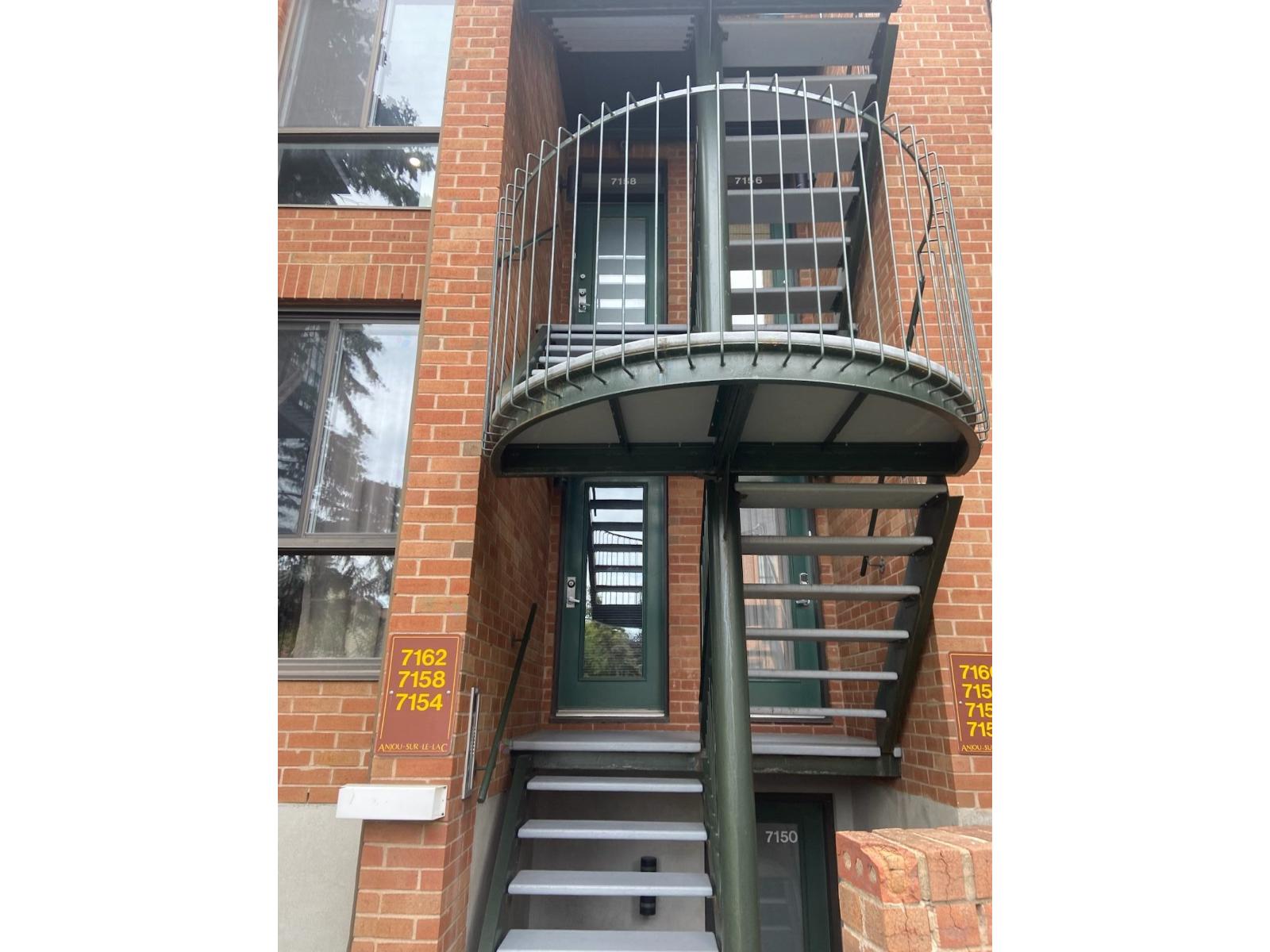 7158 Imp. De L'eau-vive Property Photo 2