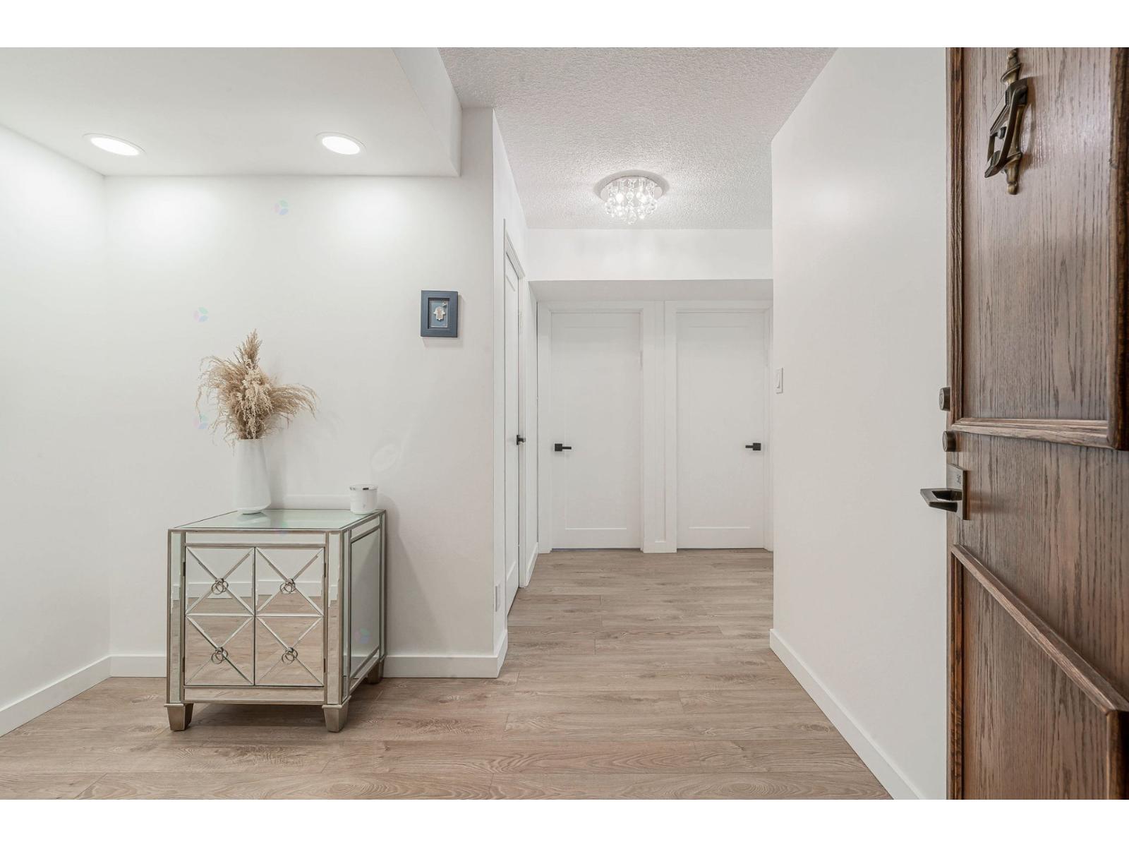 5900 Av. Armstrong, #510 Property Photo 1