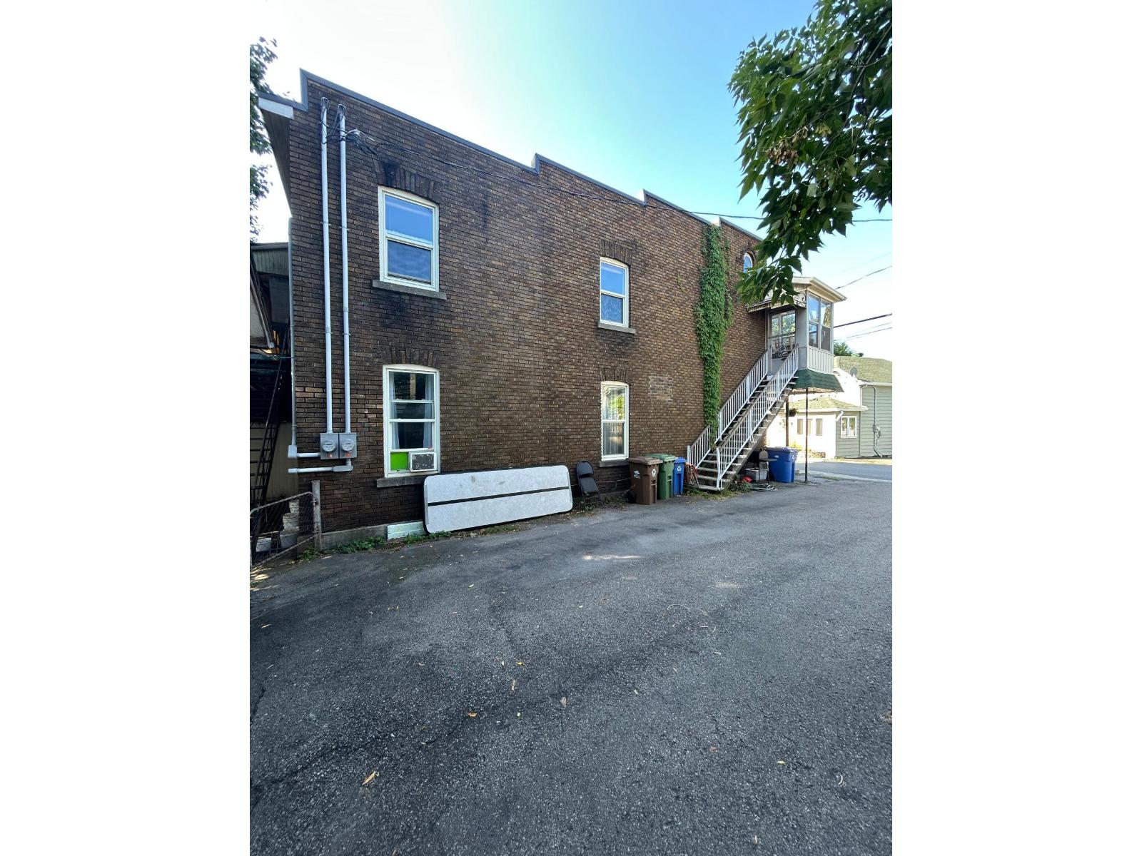 19-19a Rue St-pierre Property Photo 3