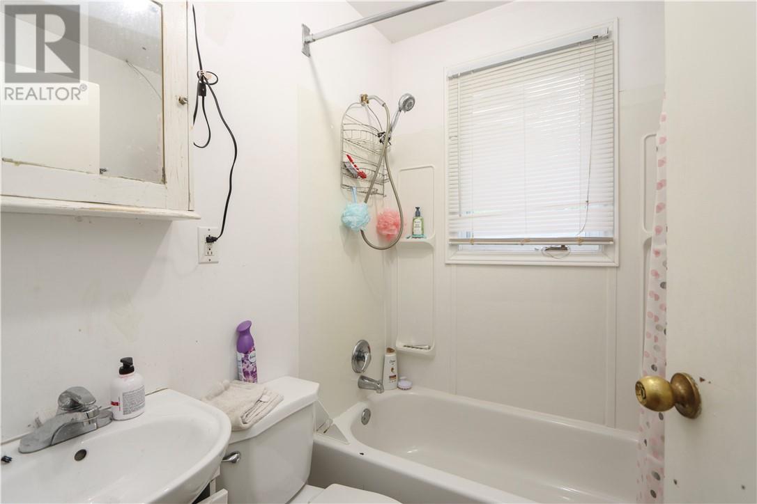 110 King Property Photo 14