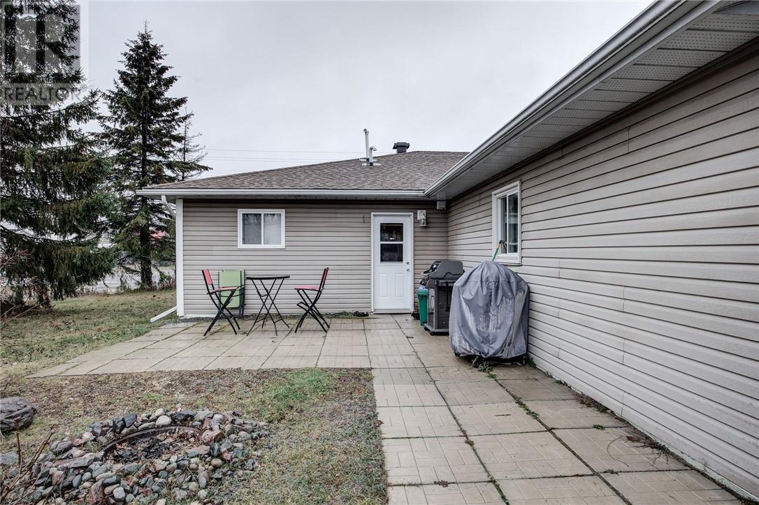 1514 Old Highway 69 N Property Photo 4