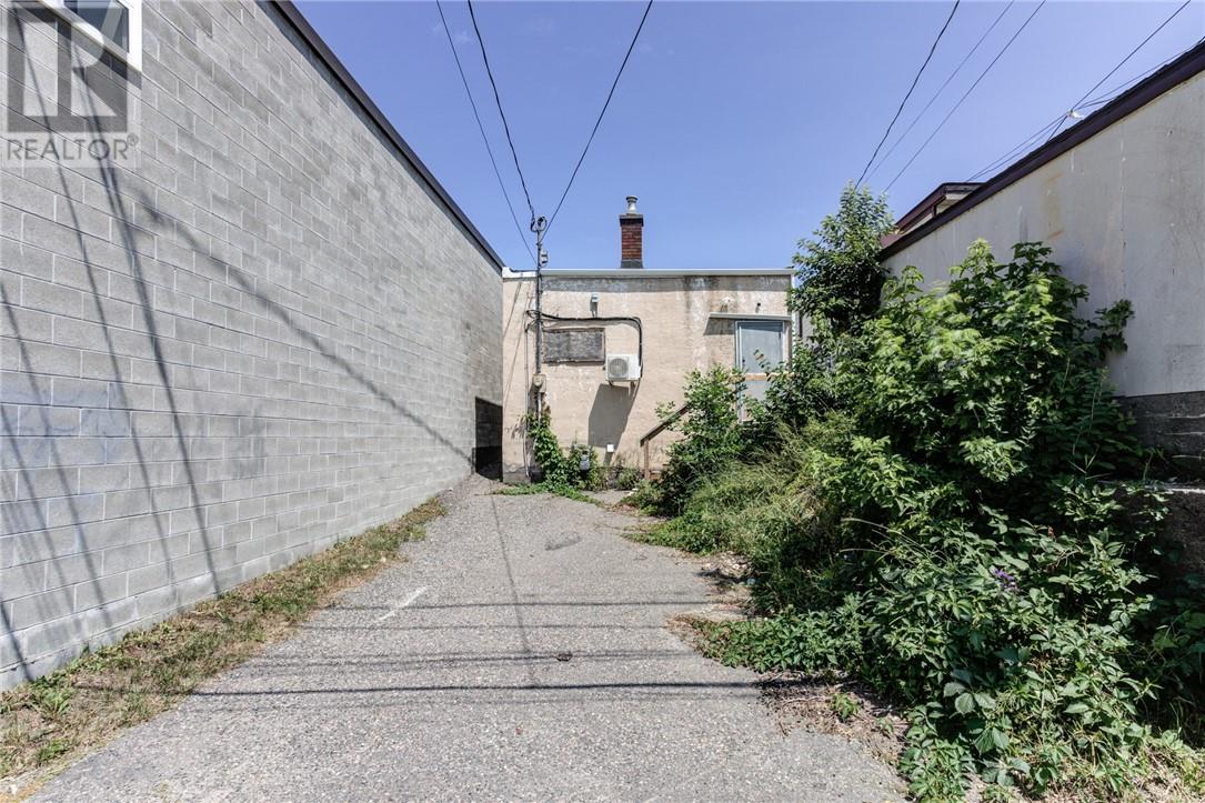 23 Young Street Property Photo 8