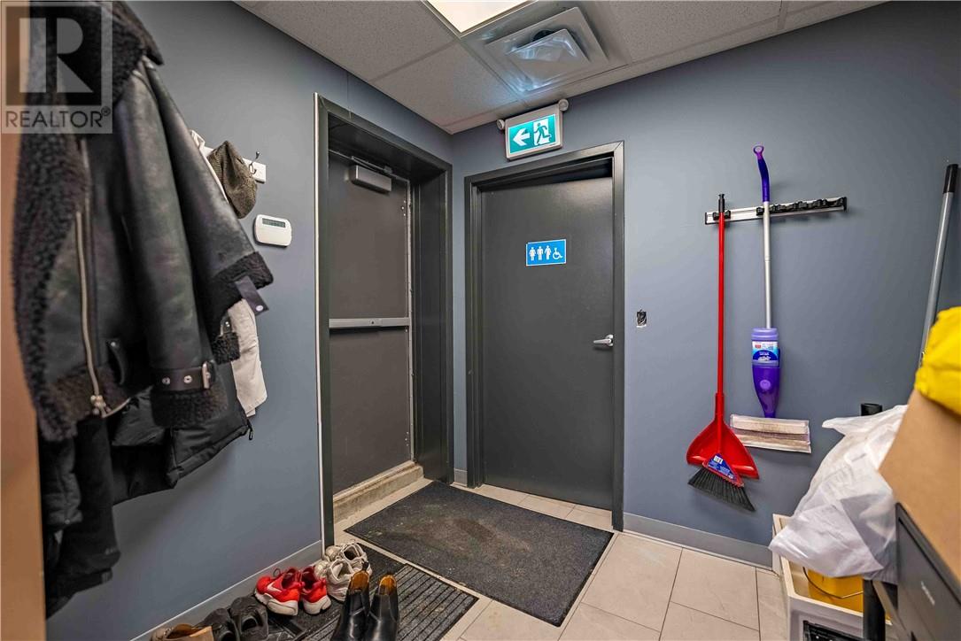 1536 Lasalle Boulevard Unit# B Property Photo 11