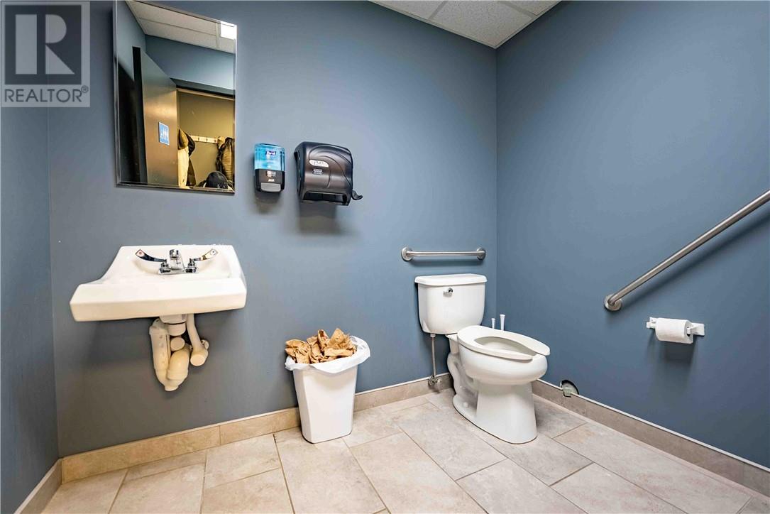 1536 Lasalle Boulevard Unit# B Property Photo 12