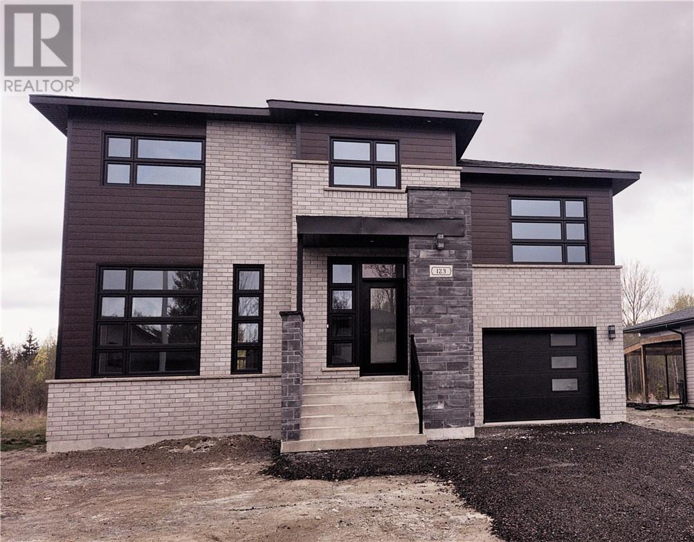 123 Hollybrook Crescent Property Photo 1