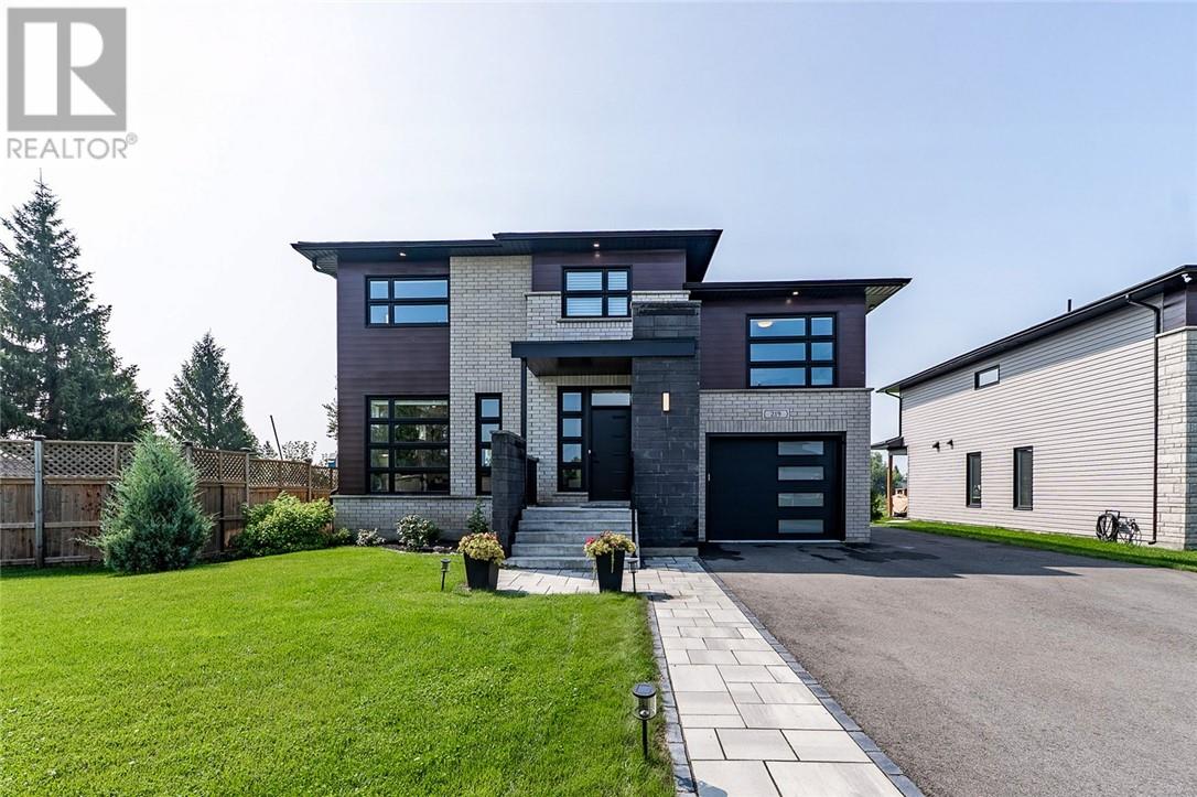 219 Hollybrook Crescent