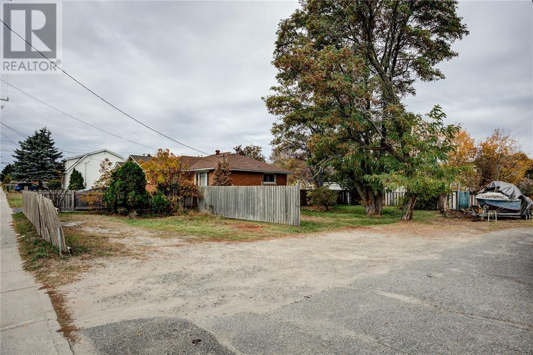 3345 Falconbridge Highway Property Photo 2