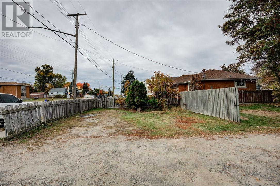 3345 Falconbridge Highway Property Photo 3