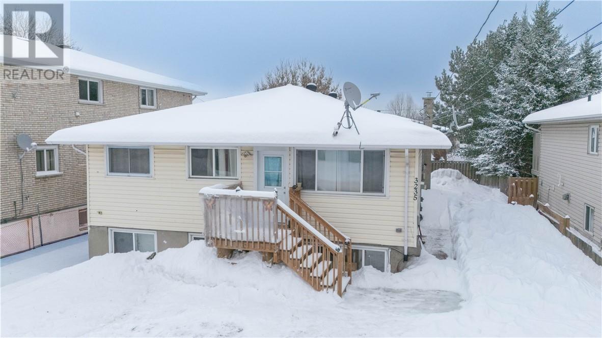 3235 Errington Avenue Property Photo 1