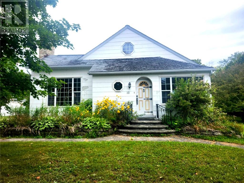 16 Robinson Street W Property Photo 1
