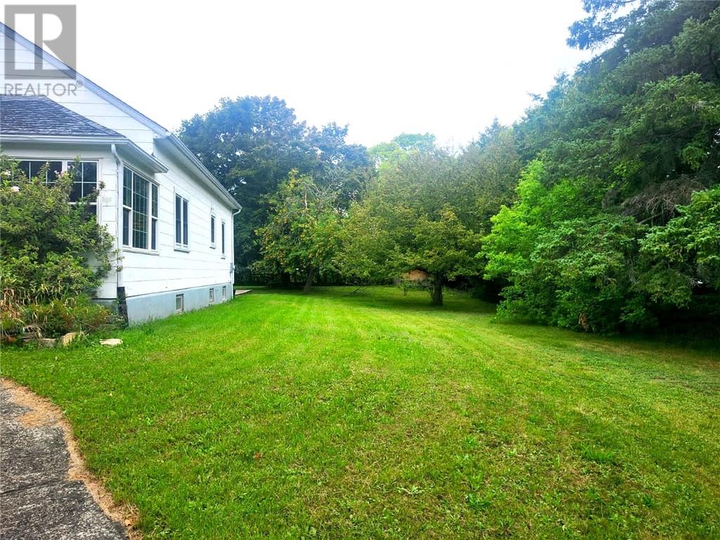 16 Robinson Street W Property Photo 3