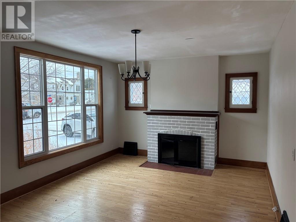 16 Robinson Street W Property Photo 5