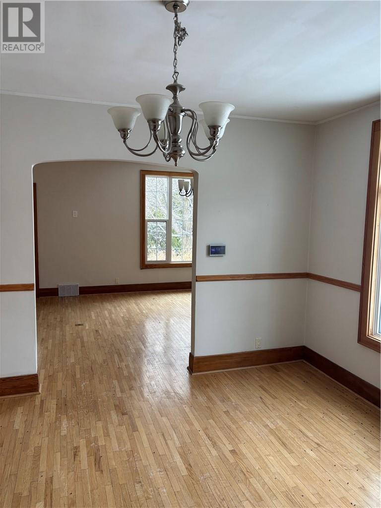 16 Robinson Street W Property Photo 6
