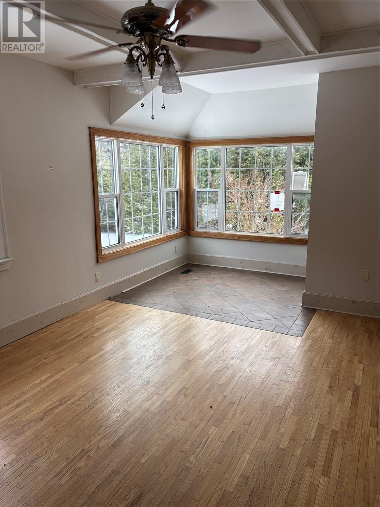 16 Robinson Street W Property Photo 7