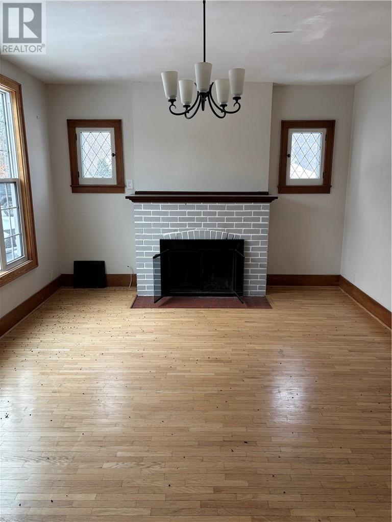 16 Robinson Street W Property Photo 8